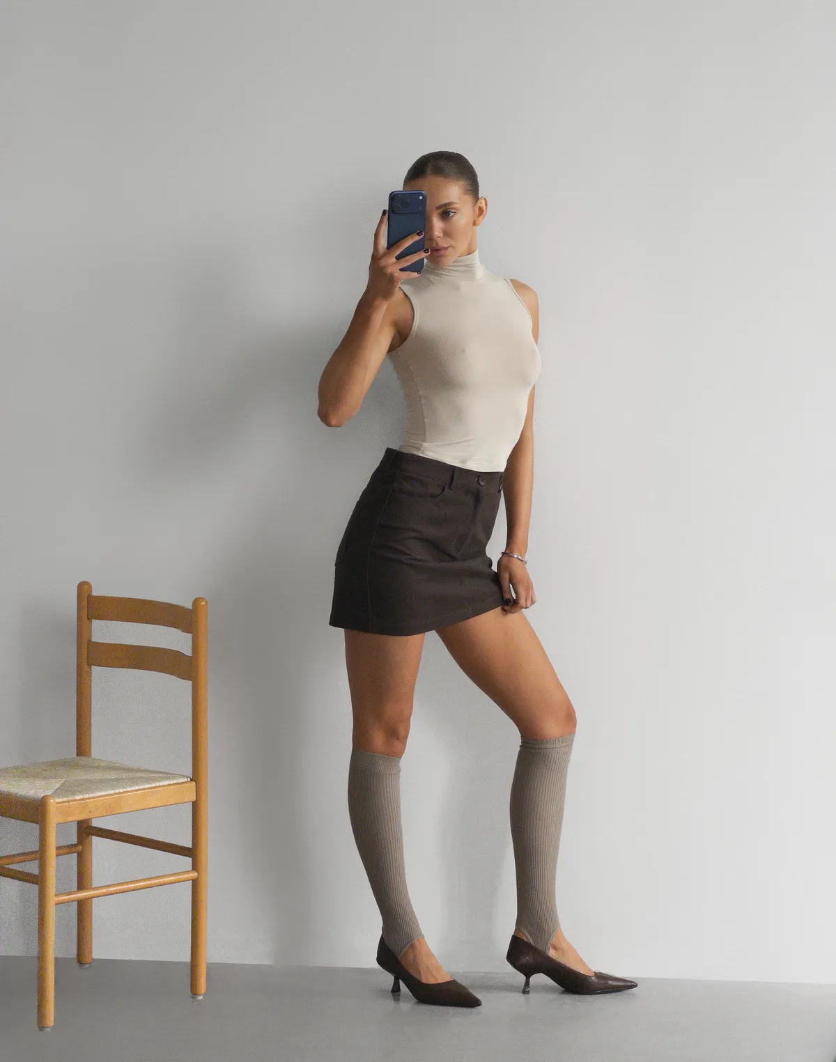 Спідниця міні котонова, шоколадна - Фото 3