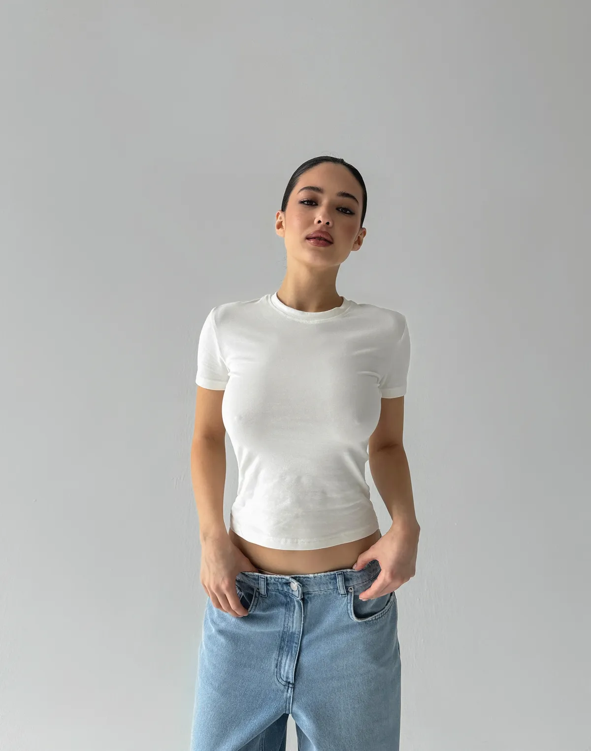 Футболка по фігурі з м'якого бавовняного матеріалу, молочна - Фото 8