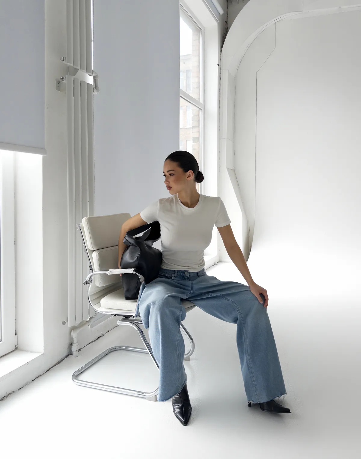 Футболка по фігурі з м'якого бавовняного матеріалу, молочна - Фото 3