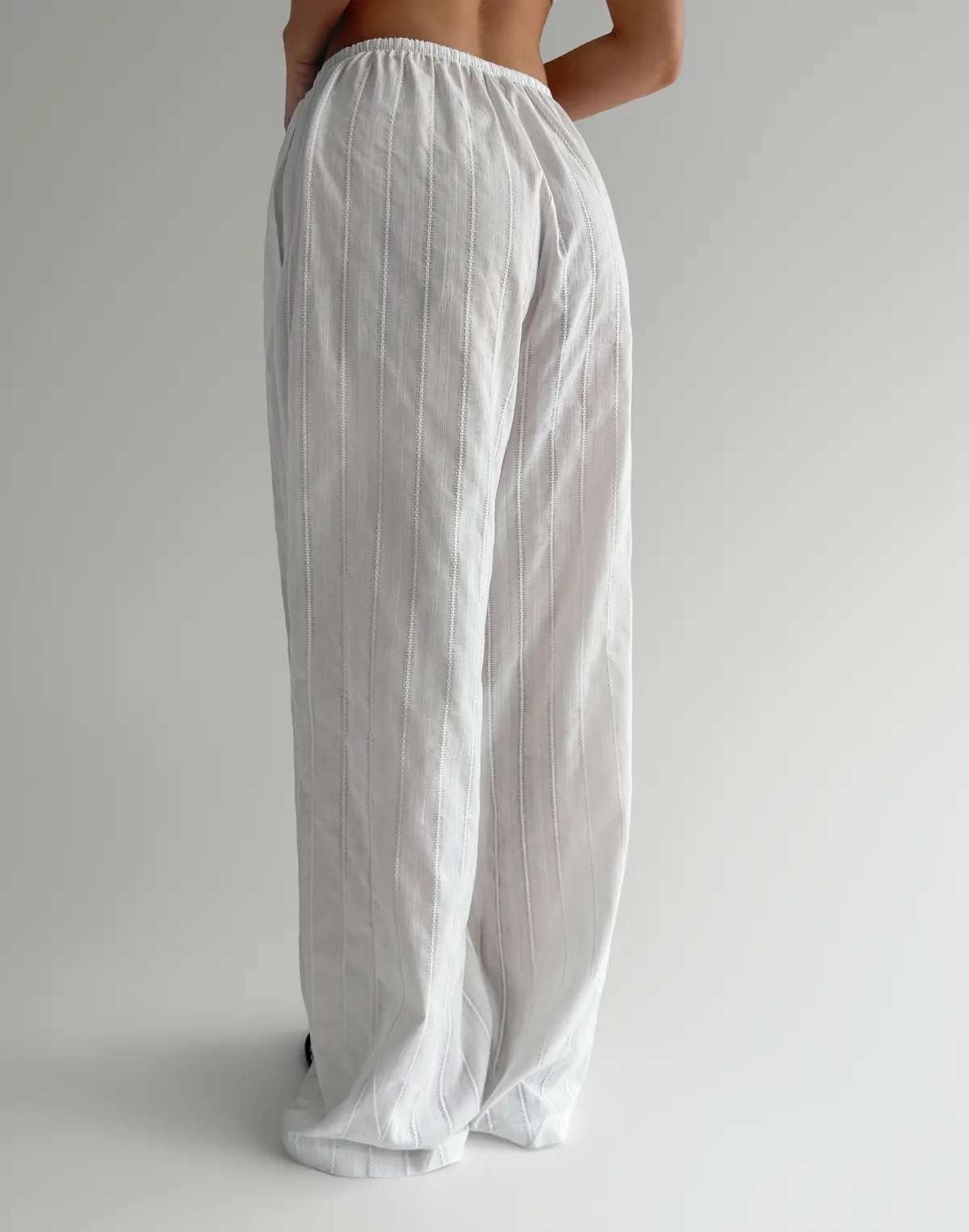 Штани вільного крою у піжамному стилі  з текстурованої тканини, молочні - Фото 2