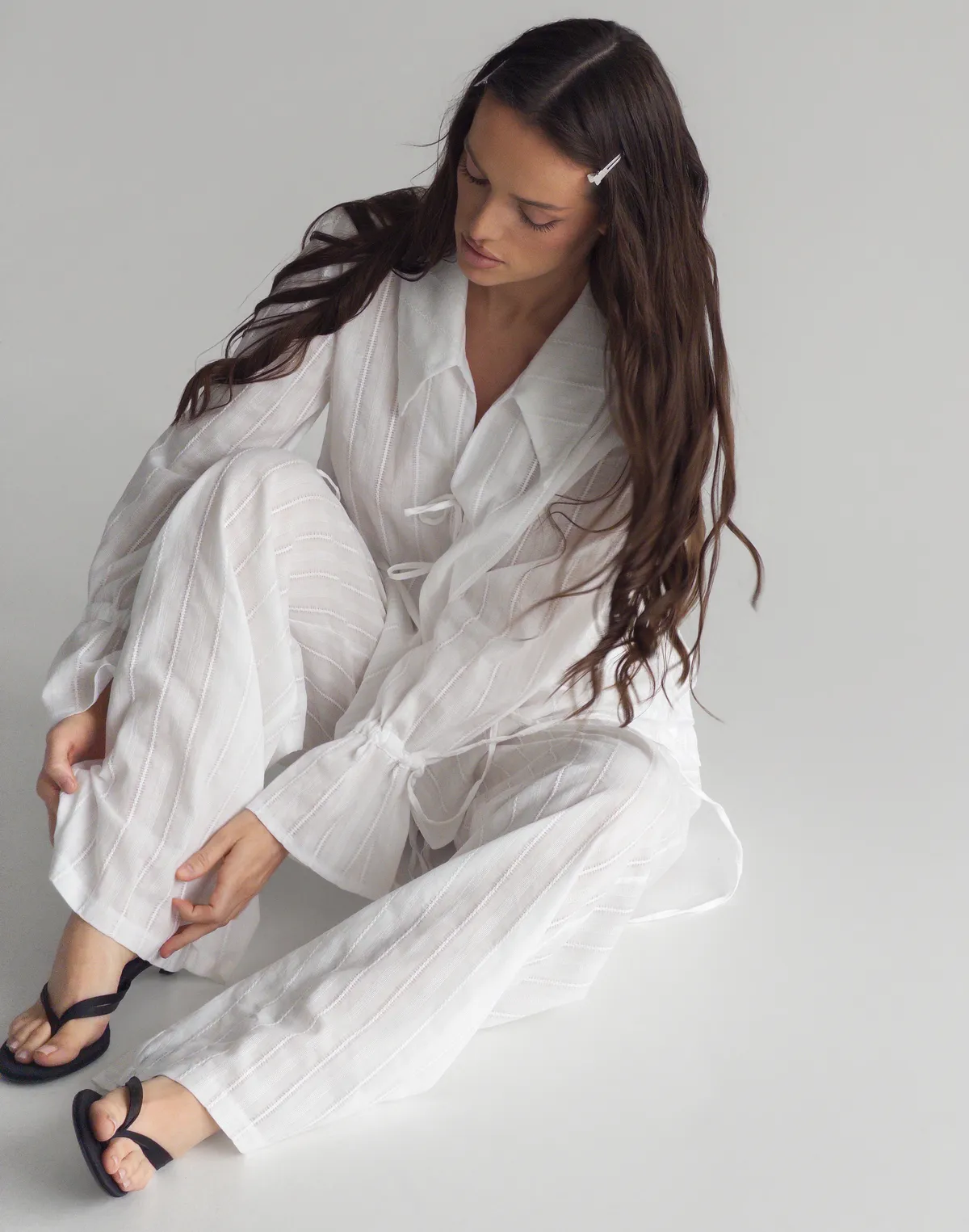 Штани вільного крою у піжамному стилі  з текстурованої тканини, молочні - Фото 3