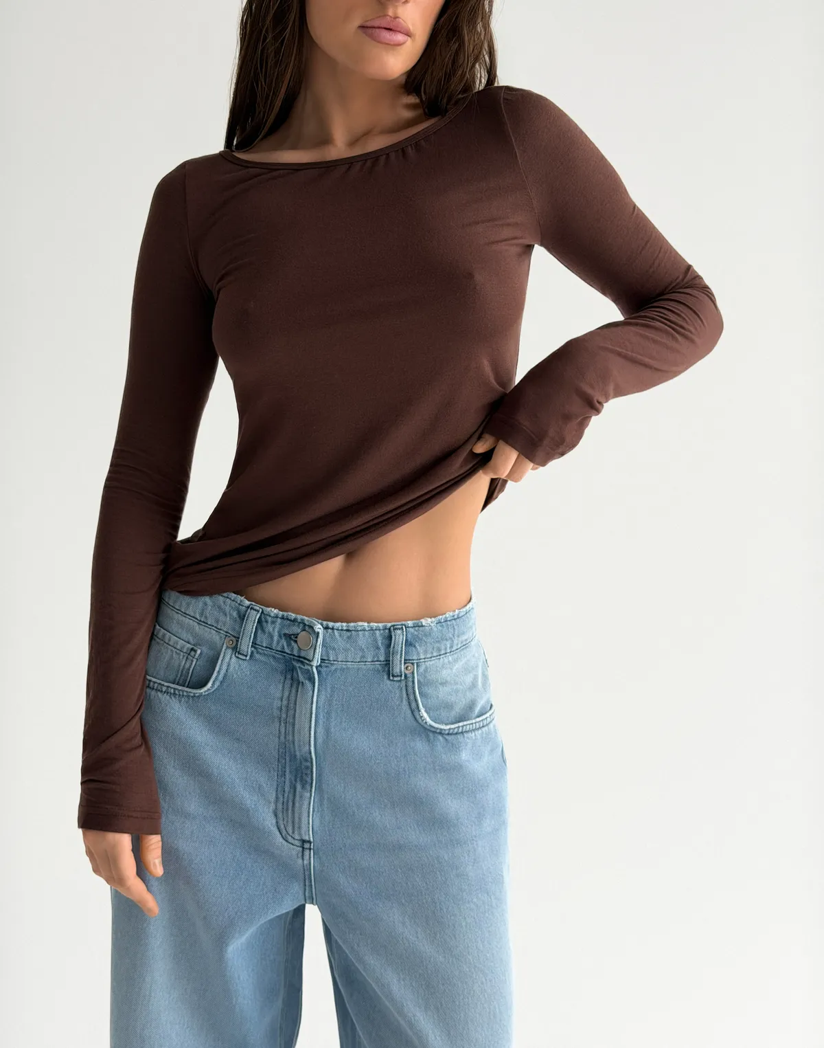 Лонгслів з кашеміром у складі з напіввідкритими плечима з ефектом легкої прозорості, шоколадний - Фото 7