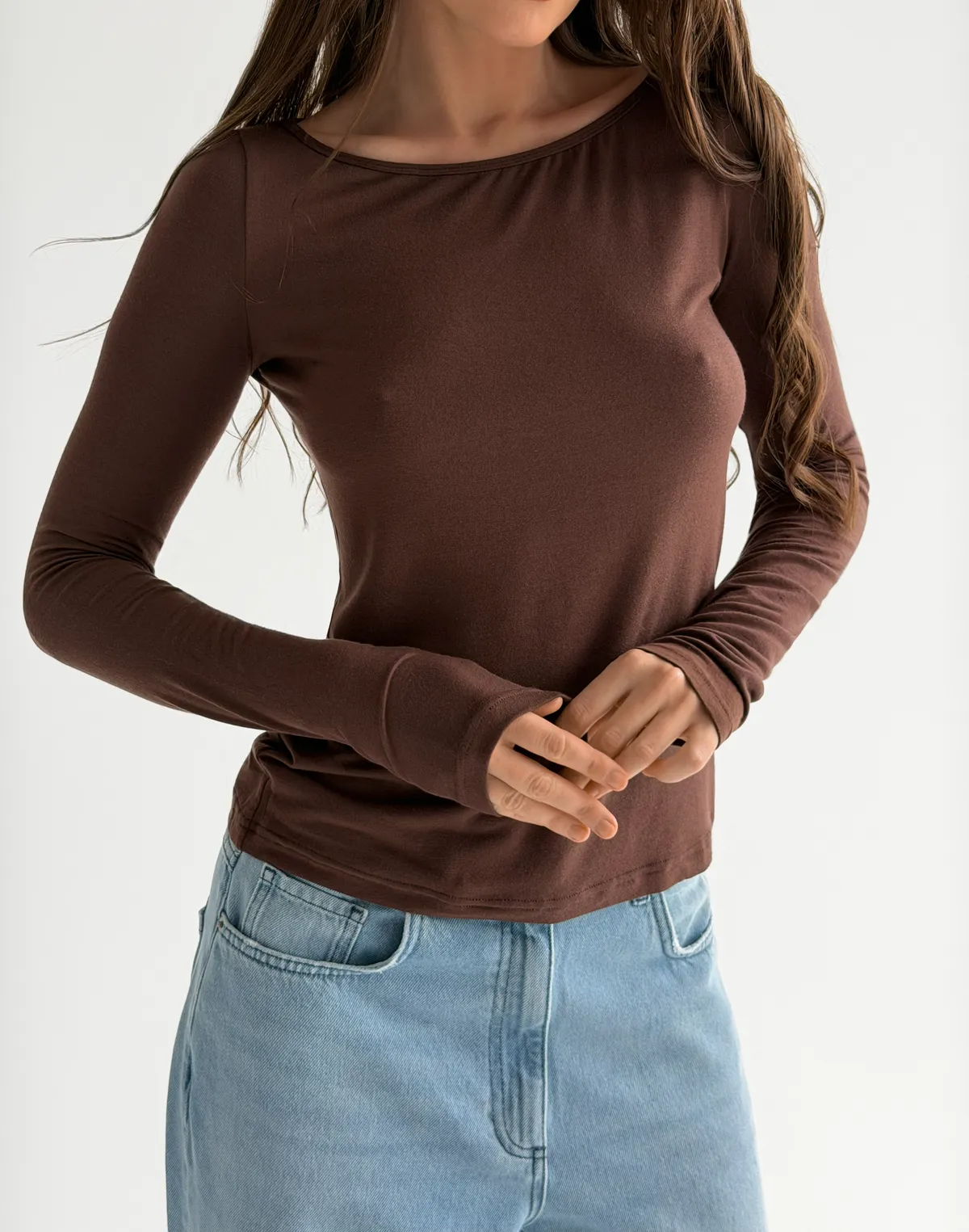 Лонгслів з кашеміром у складі з напіввідкритими плечима з ефектом легкої прозорості, шоколадний - Фото 5