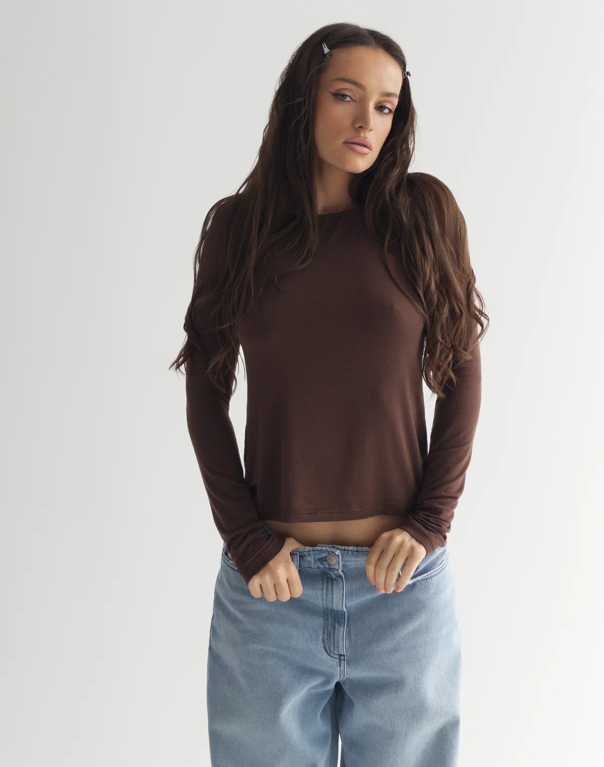 Лонгслів з кашеміром у складі з напіввідкритими плечима з ефектом легкої прозорості, шоколадний - Фото 3