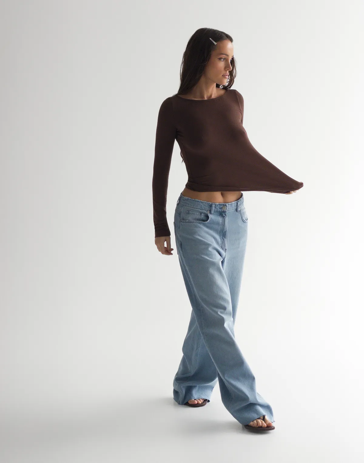 Лонгслів з кашеміром у складі з напіввідкритими плечима з ефектом легкої прозорості, шоколадний - Фото 1