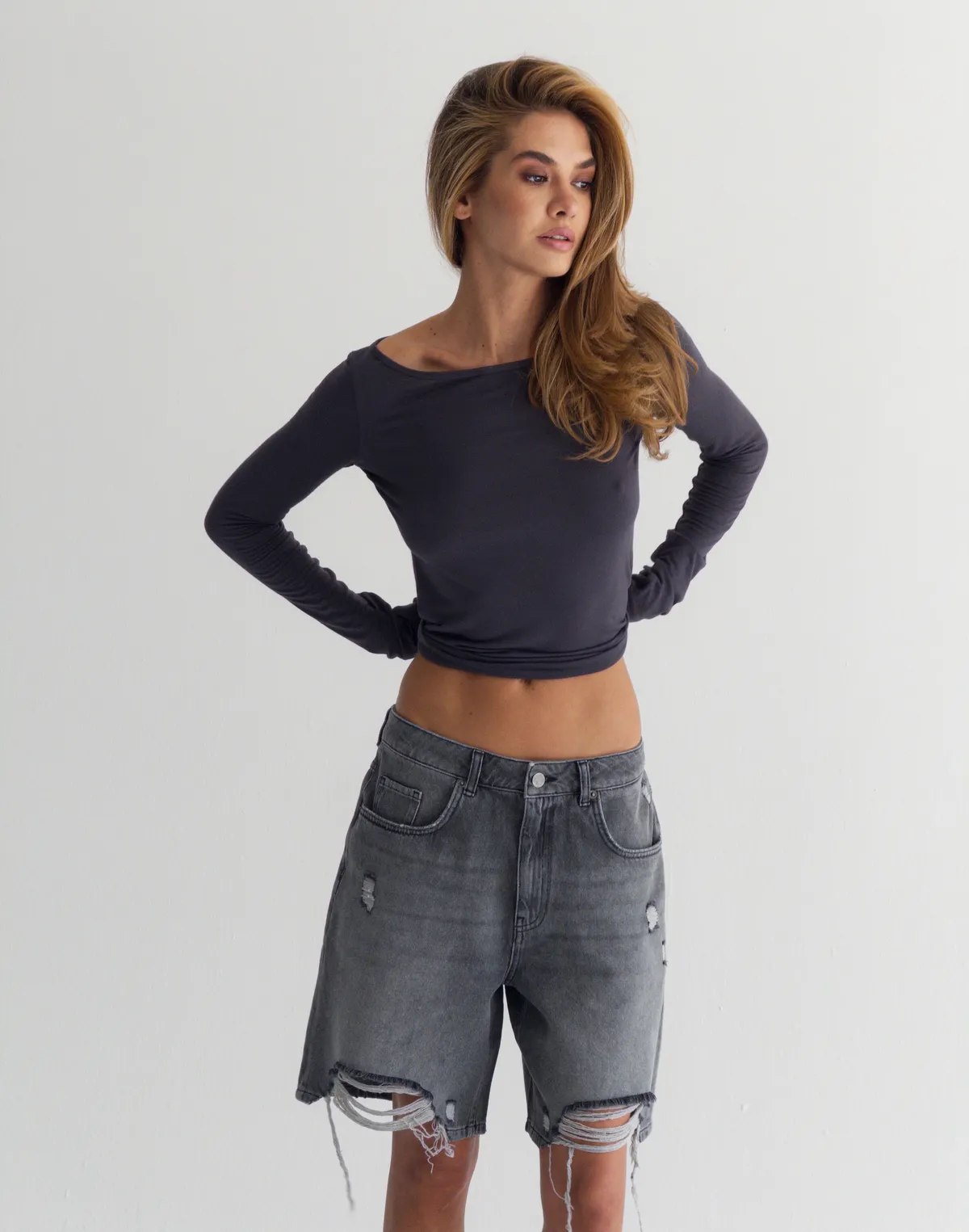 Лонгслів з кашеміром у складі з напіввідкритими плечима з ефектом легкої прозорості, графітовий - Фото 6