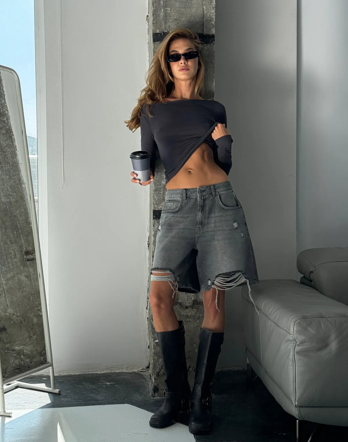 Лонгслів з кашеміром у складі з напіввідкритими плечима з ефектом легкої прозорості, графітовий - Фото 5