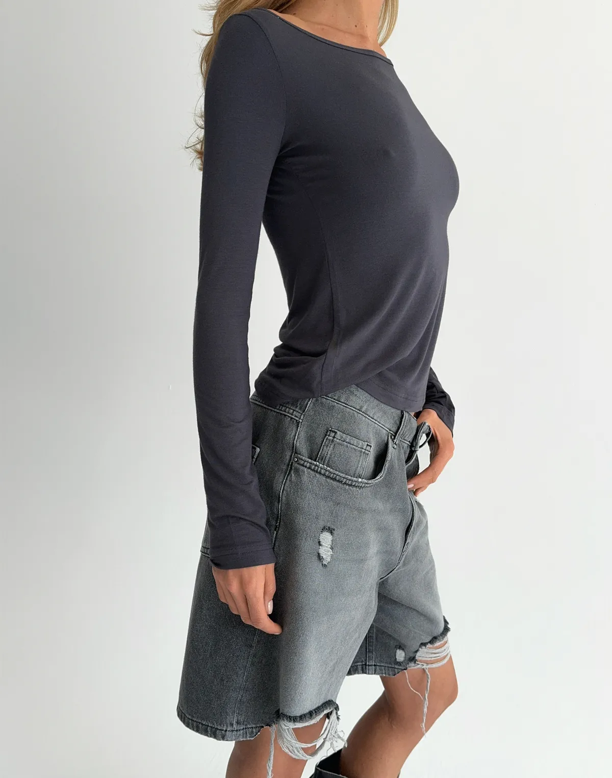 Лонгслів з кашеміром у складі з напіввідкритими плечима з ефектом легкої прозорості, графітовий - Фото 3