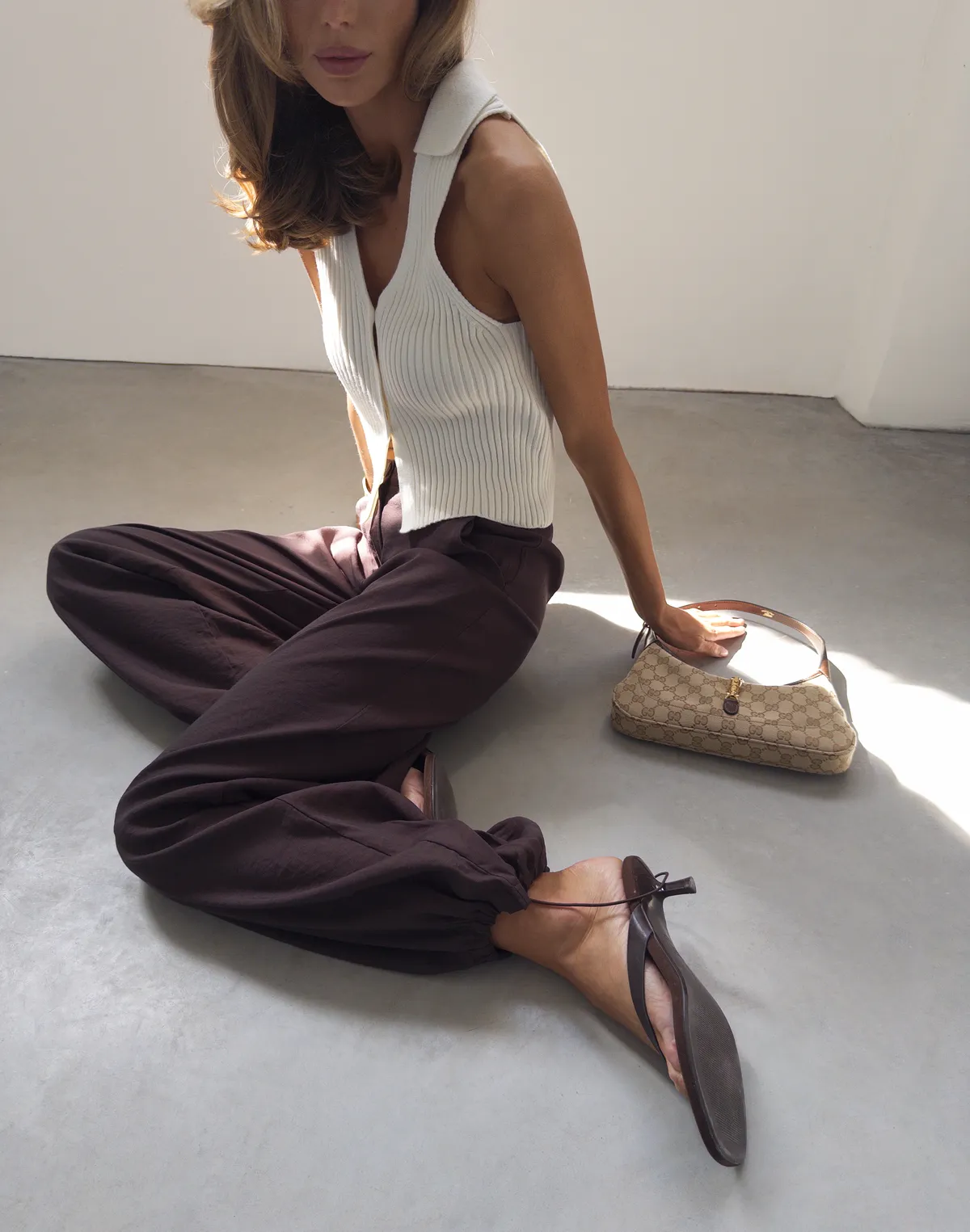 Топ з декоративним воротом та ґудзиками, молочний - Фото 6