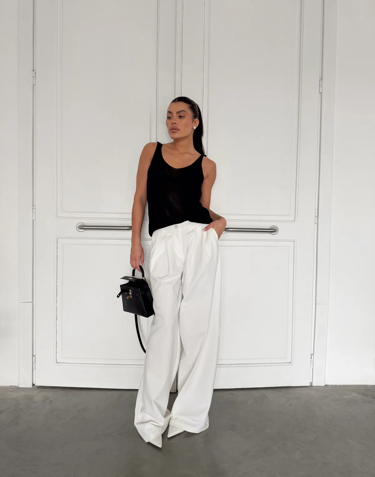 Топ вільного крою напівпрозорий в'язаний, чорний - Фото 1