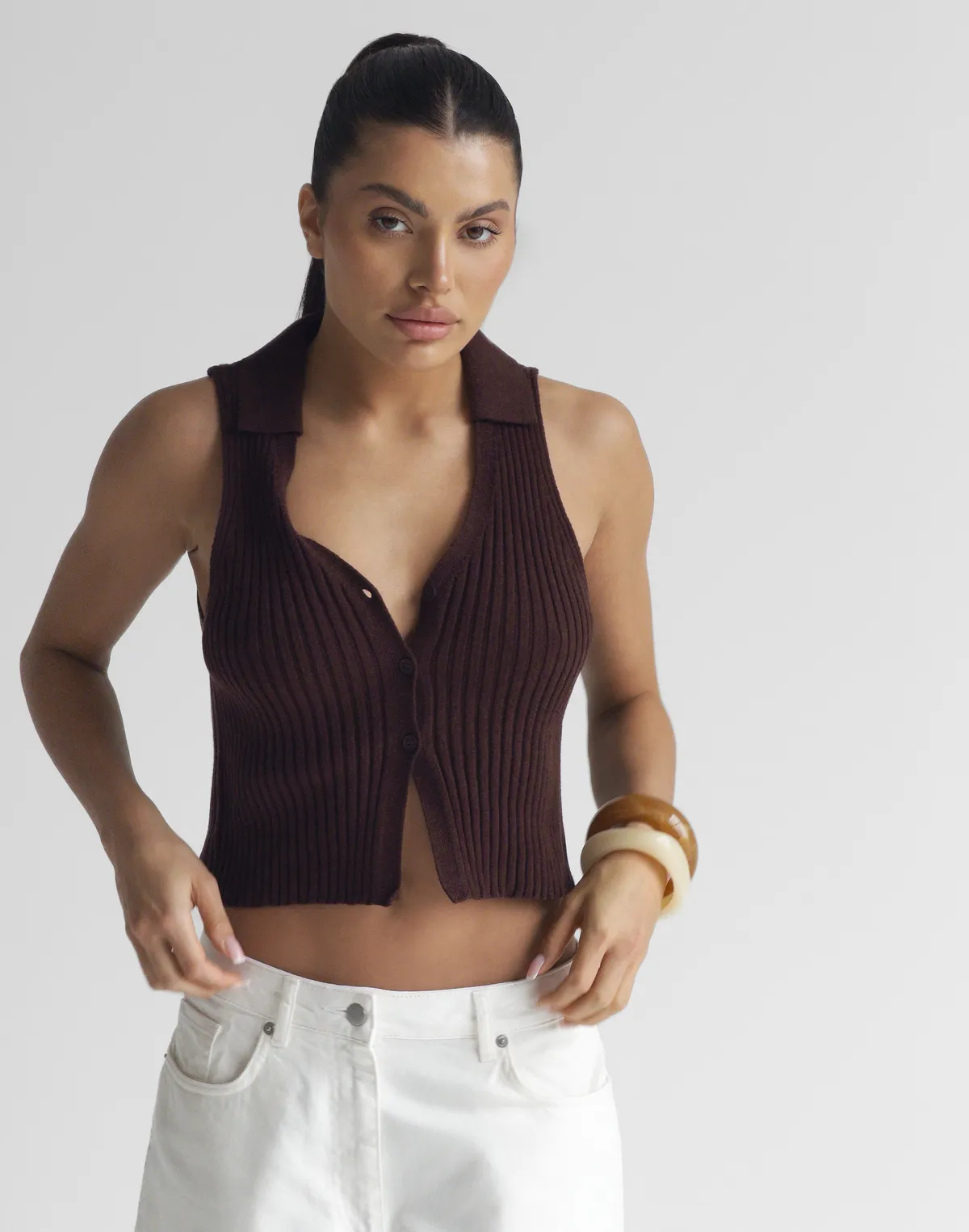 Топ з декоративним воротом та ґудзиками, шоколадний - Фото 5