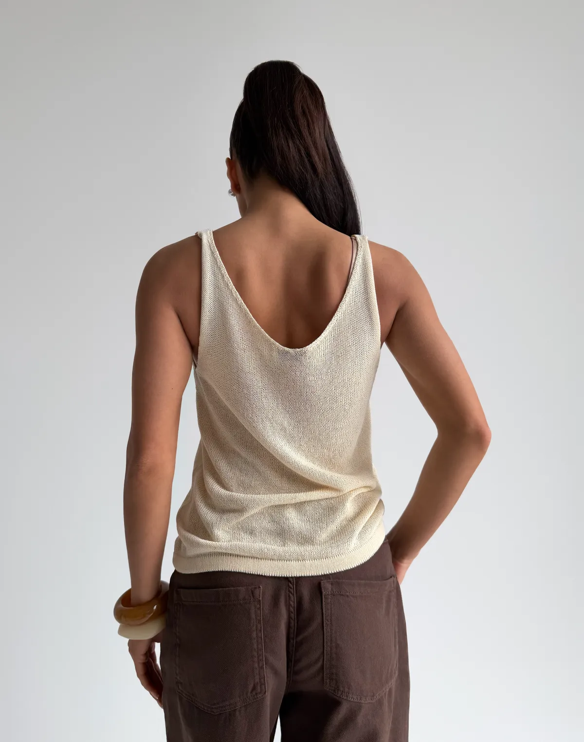 Топ вільного крою напівпрозорий в'язаний, молочний - Фото 2