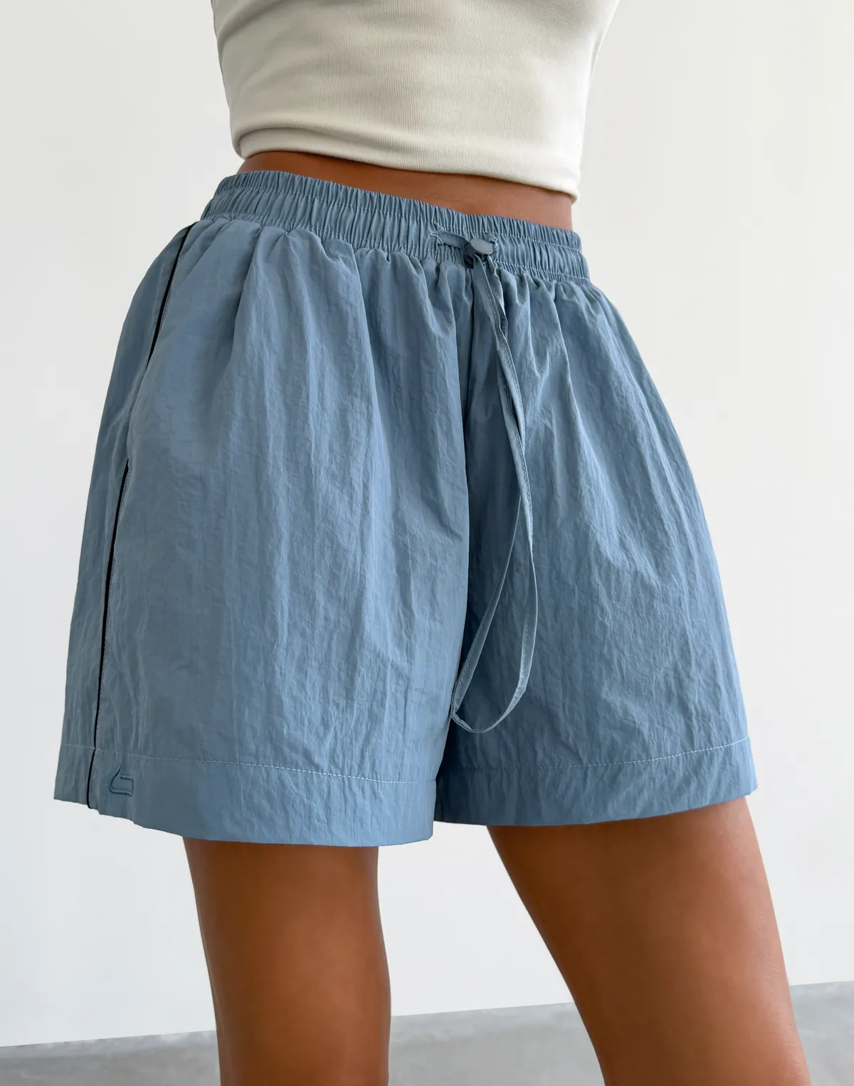 Шорти з плащової тканини з кантом, блакитні - Фото 7