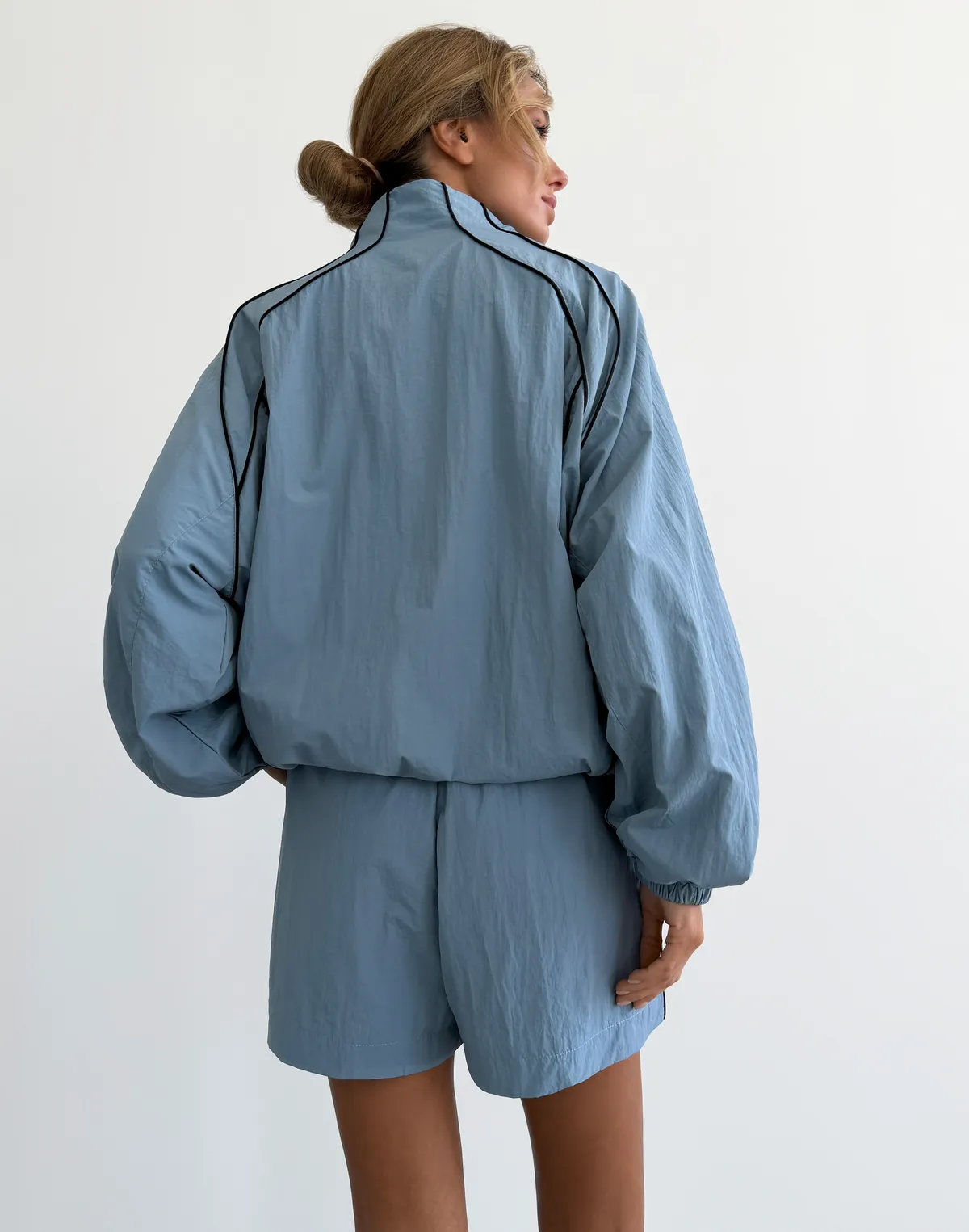 Комплект з плащової тканини з кантом зіпер та шорти, блакитні - Фото 2