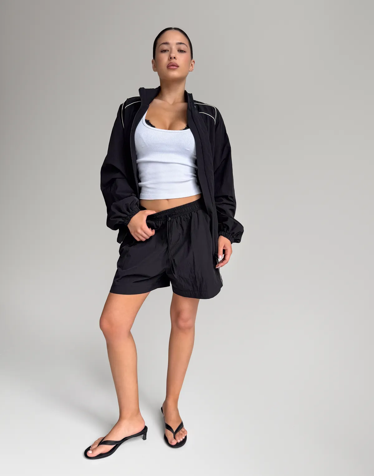 Шорти з плащової тканини з кантом, чорні - Фото 8