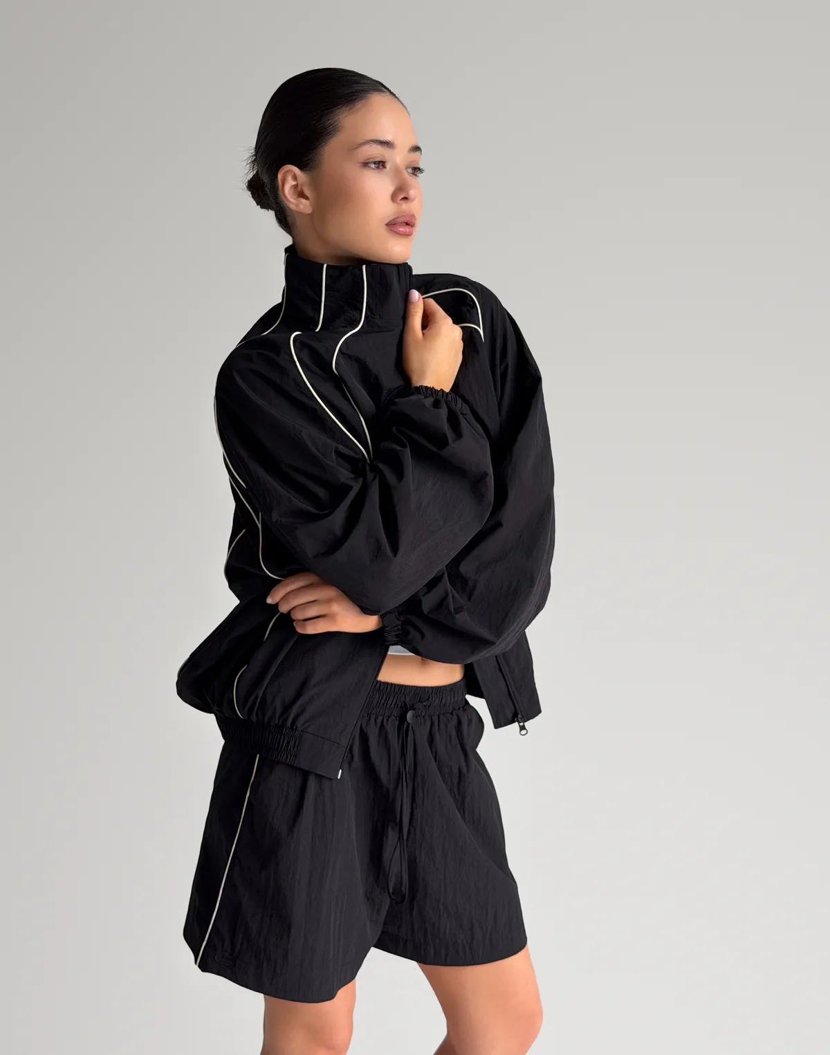 Комплект з плащової тканини з кантом зіпер та шорти, чорні - Фото 3