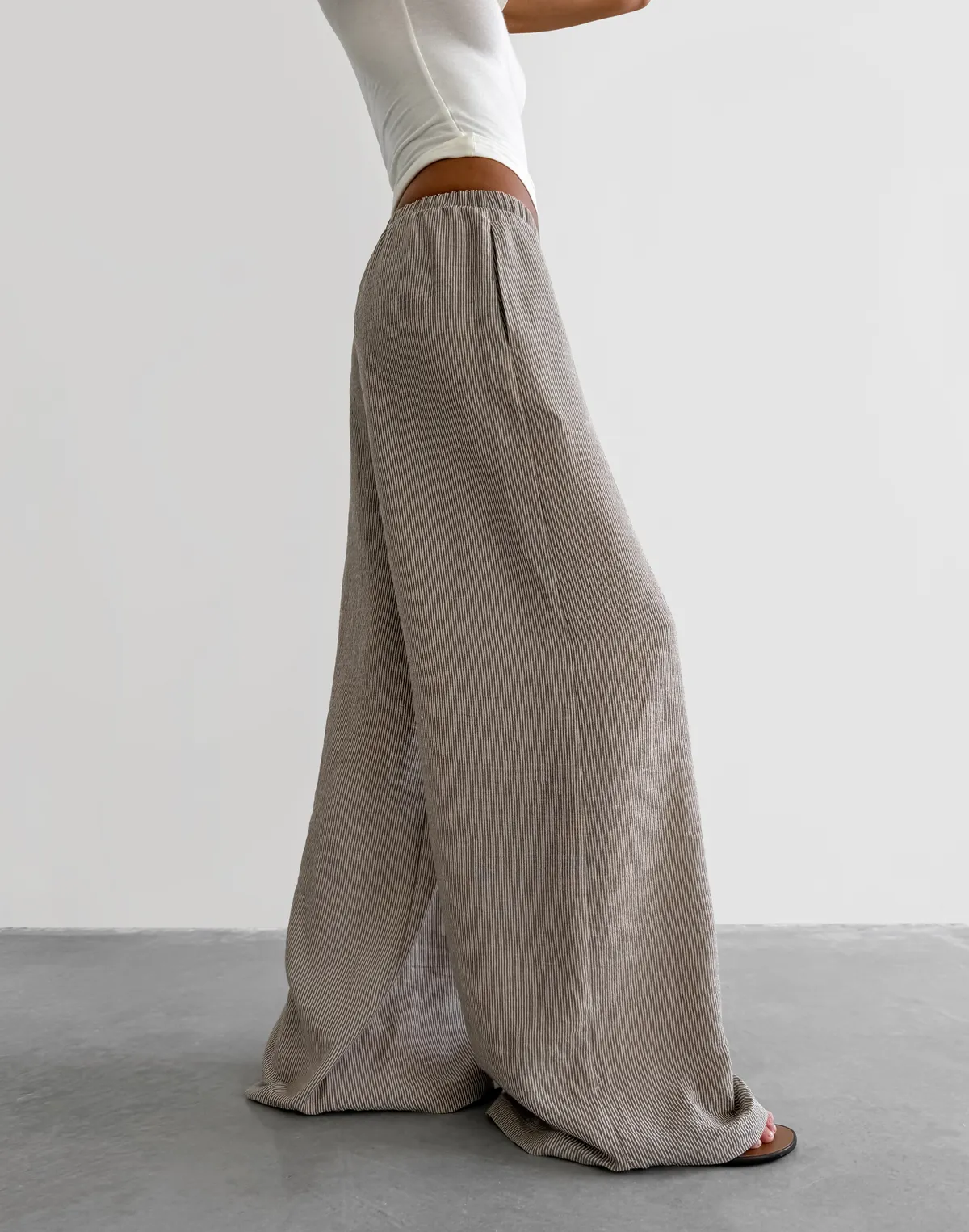 Штани із льняної тканини у смужку в піжамному стилі, какао - Фото 7