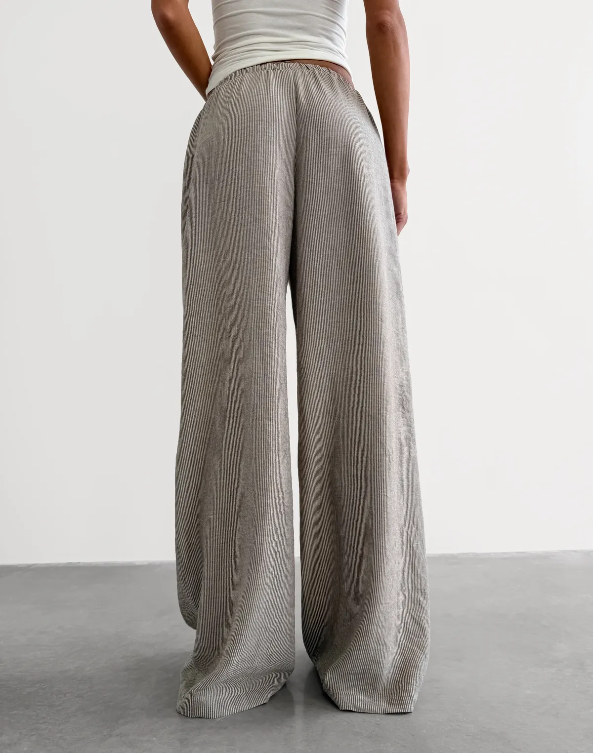 Штани із льняної тканини у смужку в піжамному стилі, какао - Фото 2