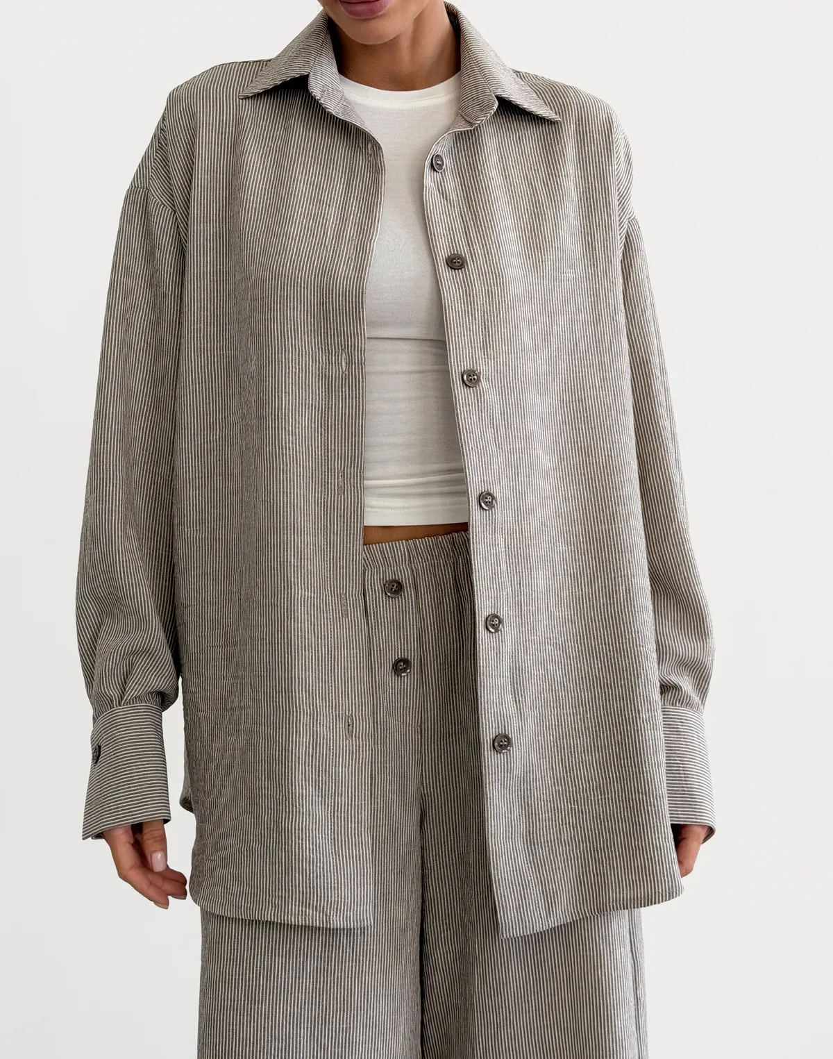 Сорочка із льняної тканини у смужку в піжамному стилі, какао - Фото 6