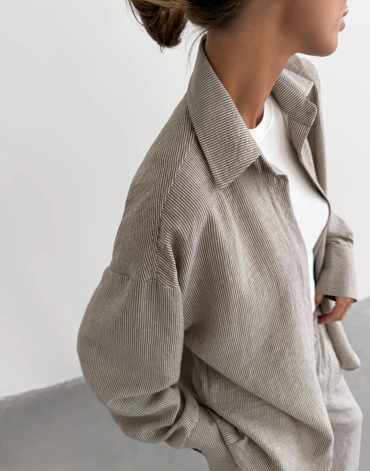 Сорочка із льняної тканини у смужку в піжамному стилі, какао - Фото 5