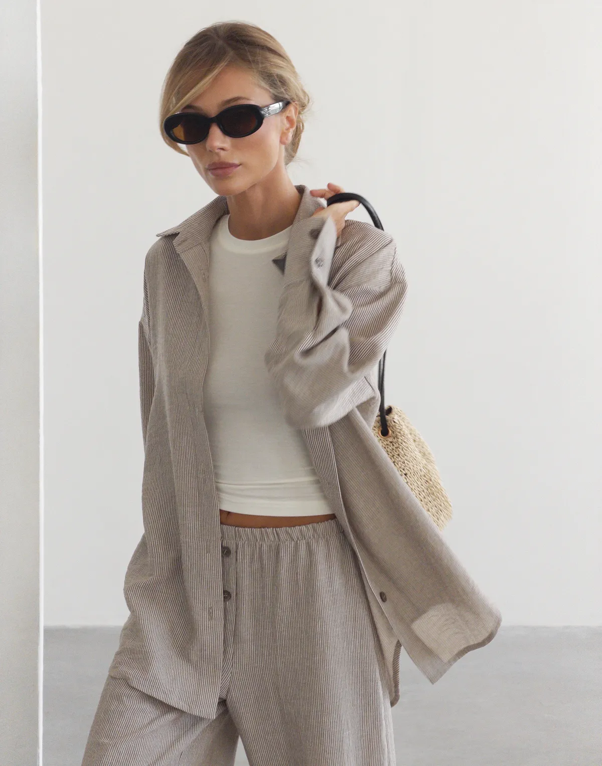 Сорочка із льняної тканини у смужку в піжамному стилі, какао - Фото 4