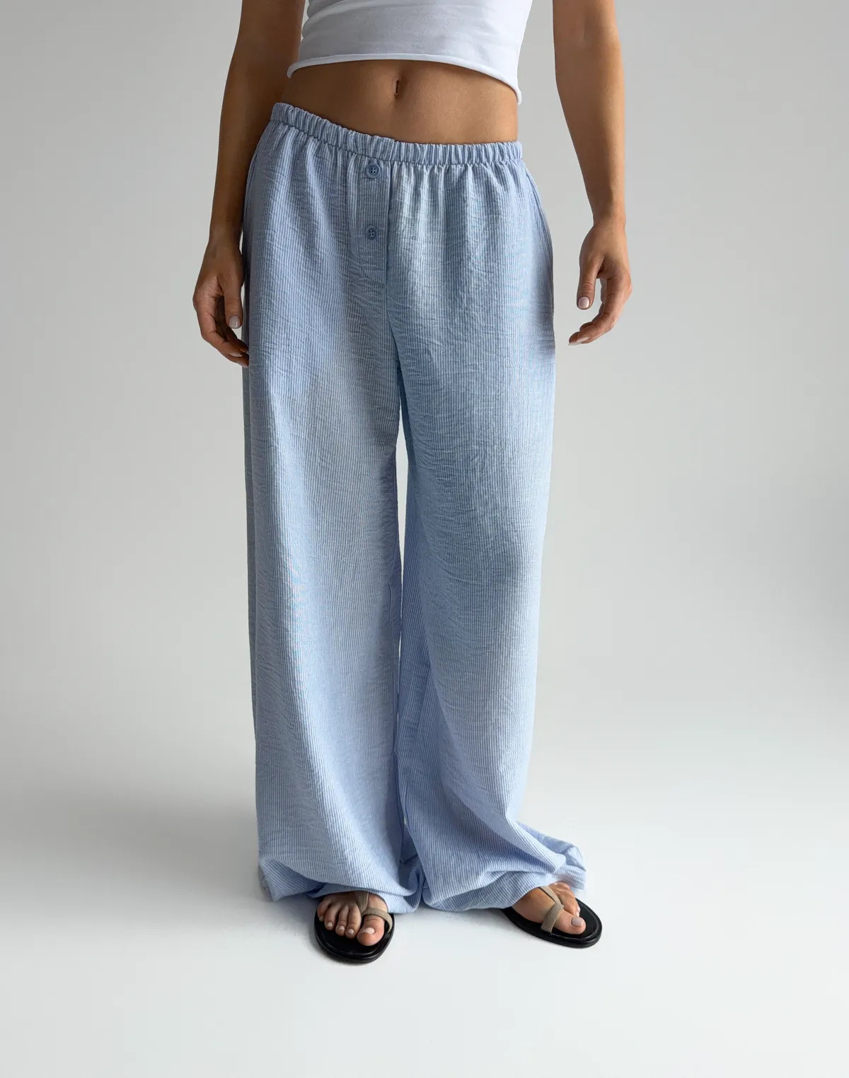 Штани із льняної тканини у смужку в піжамному стилі, блакитні - Фото 5