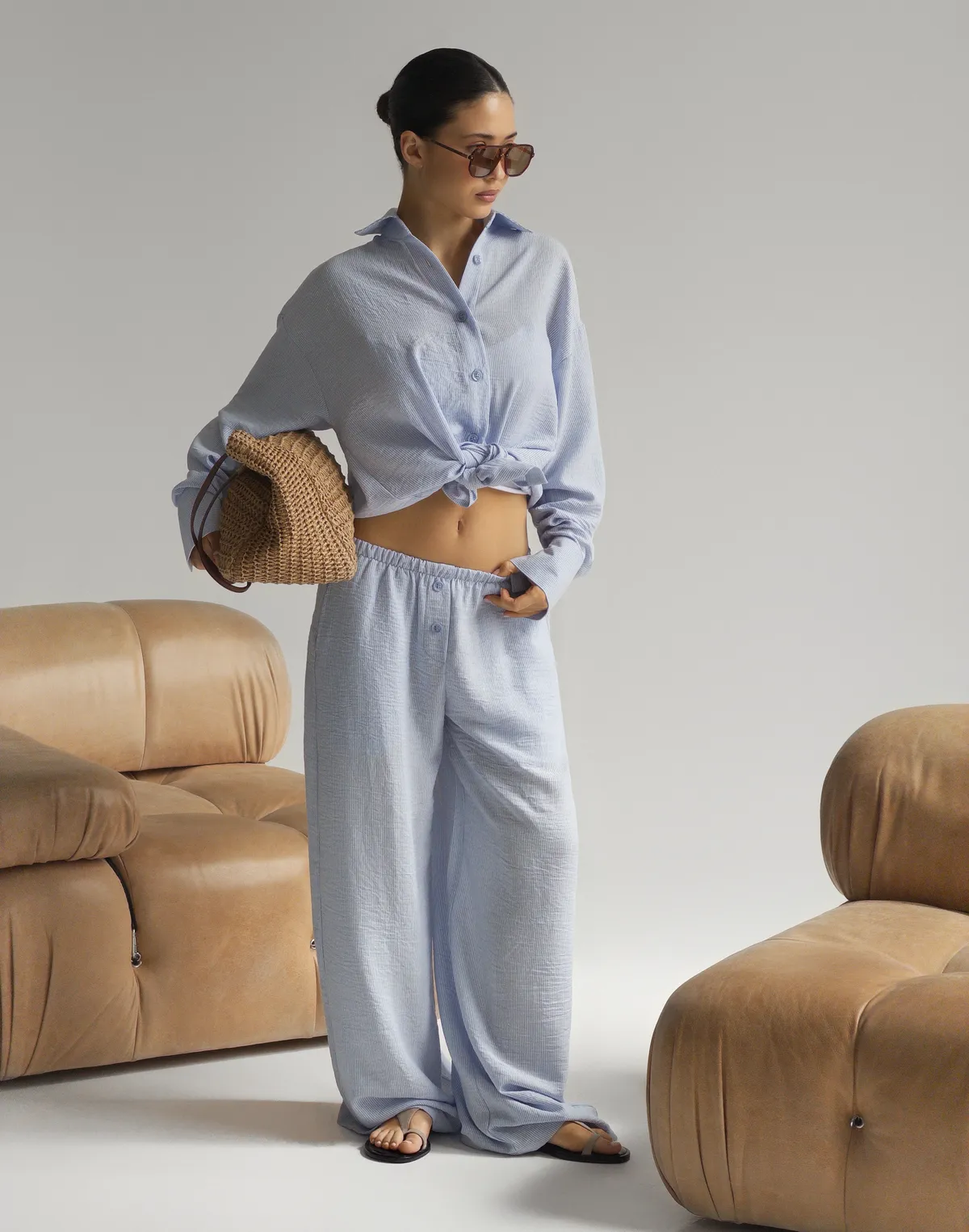 Комплект в піжамному стилі із льняної тканини у смужку сорочка та штани, блакитні - Фото 7