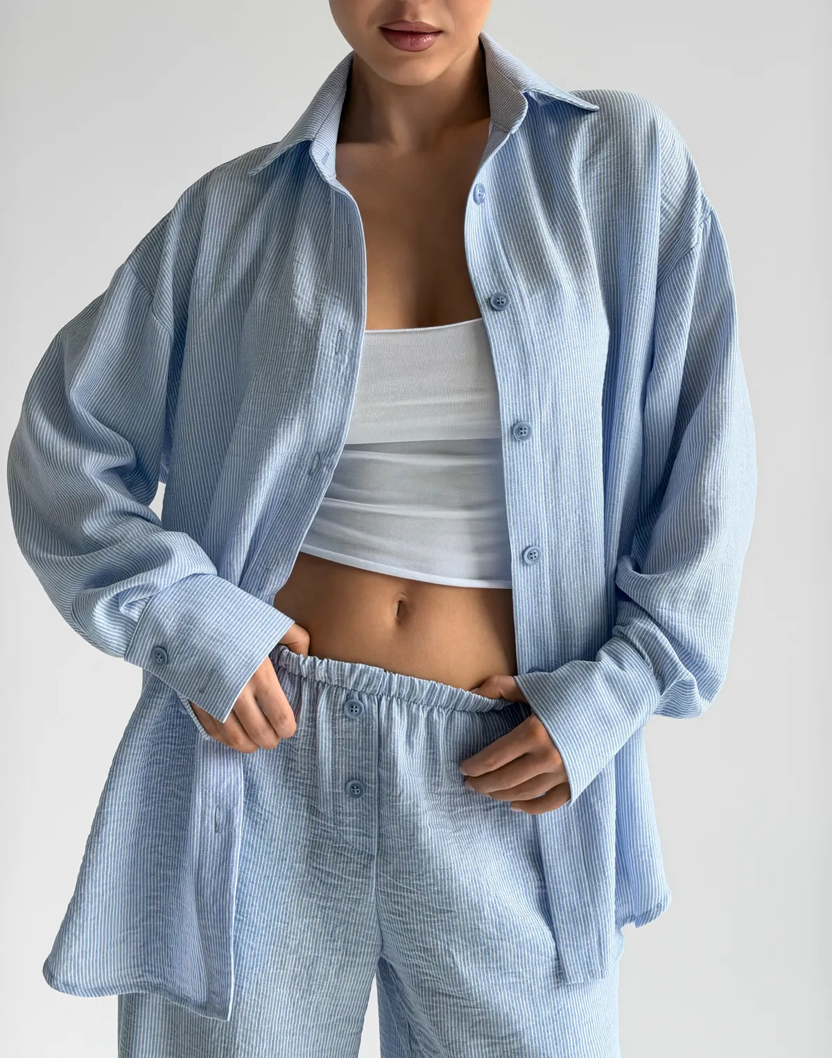 Сорочка із льняної тканини у смужку в піжамному стилі, блакитна - Фото 6