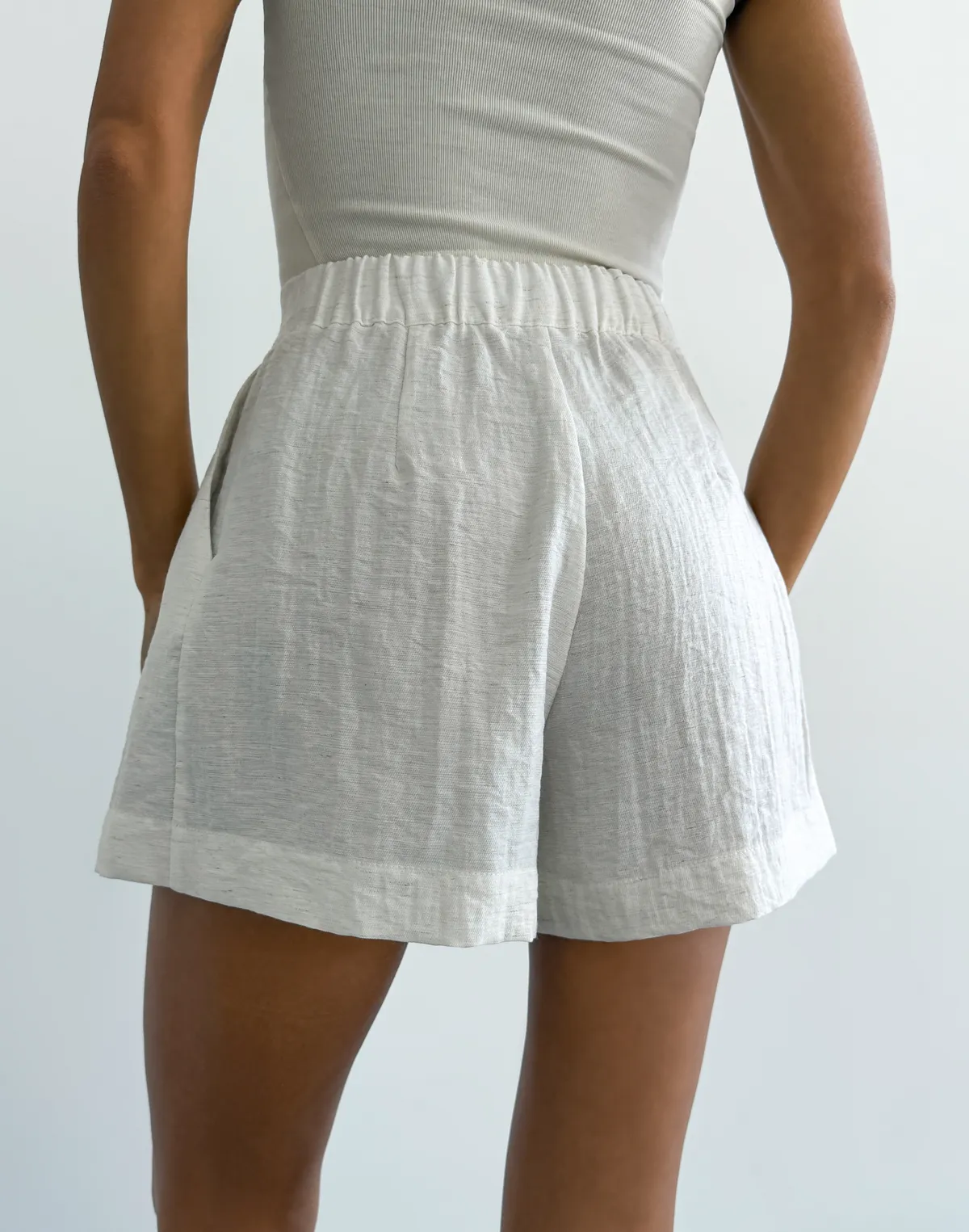 Шорти жіночі літні базові вкорочені зі льном у складі, молочні - Фото 2