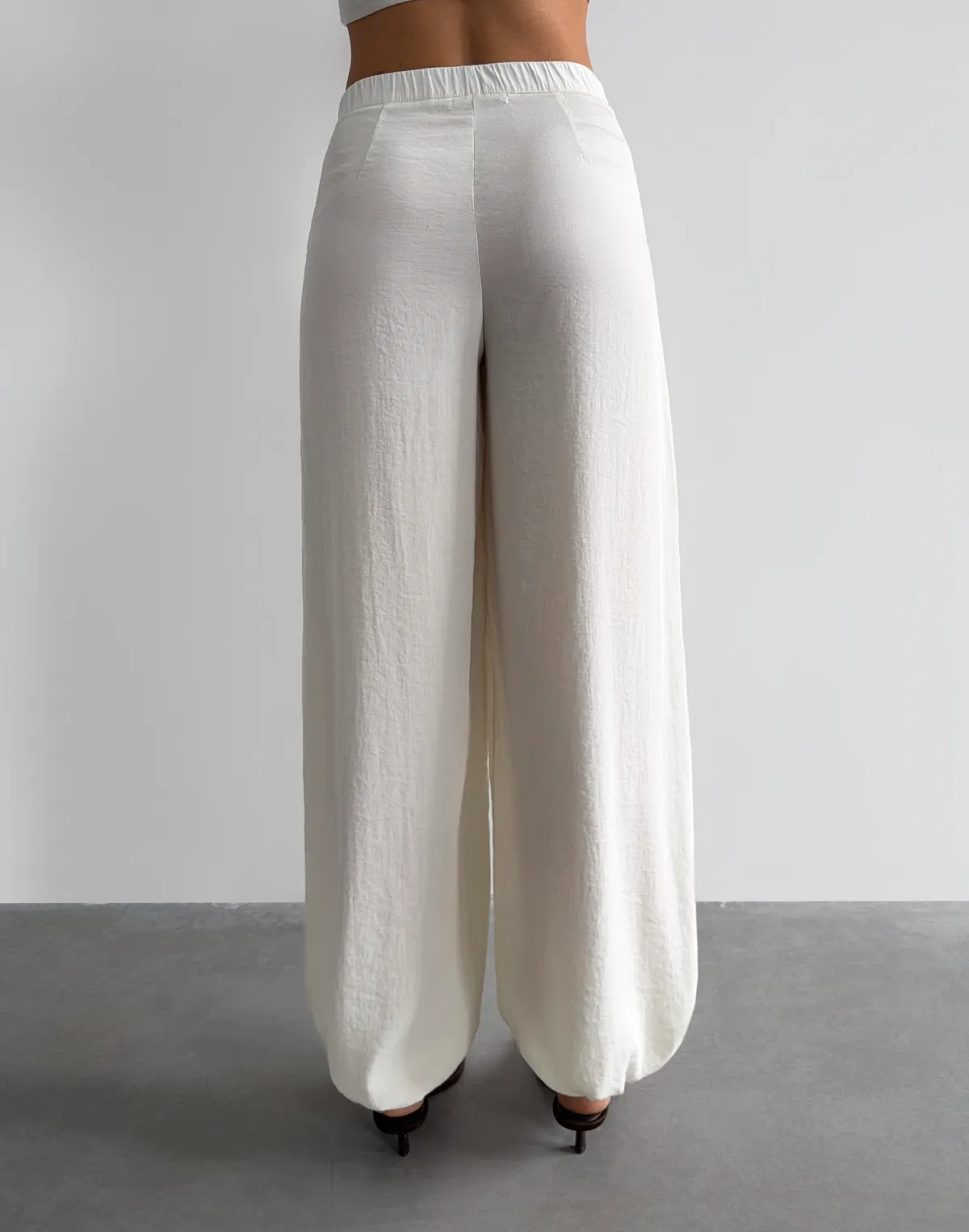 Штани літні текстильні на затяжках знизу, молочні - Фото 2