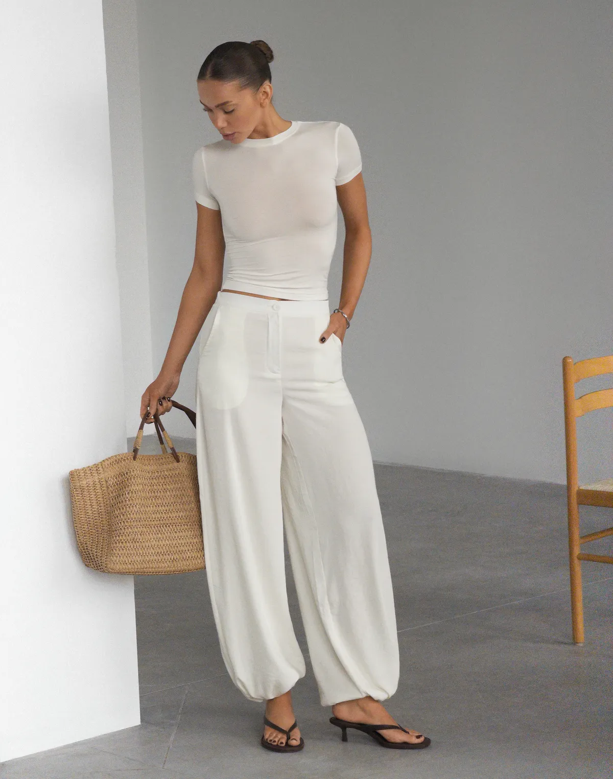 Штани літні текстильні на затяжках знизу, молочні - Фото 1