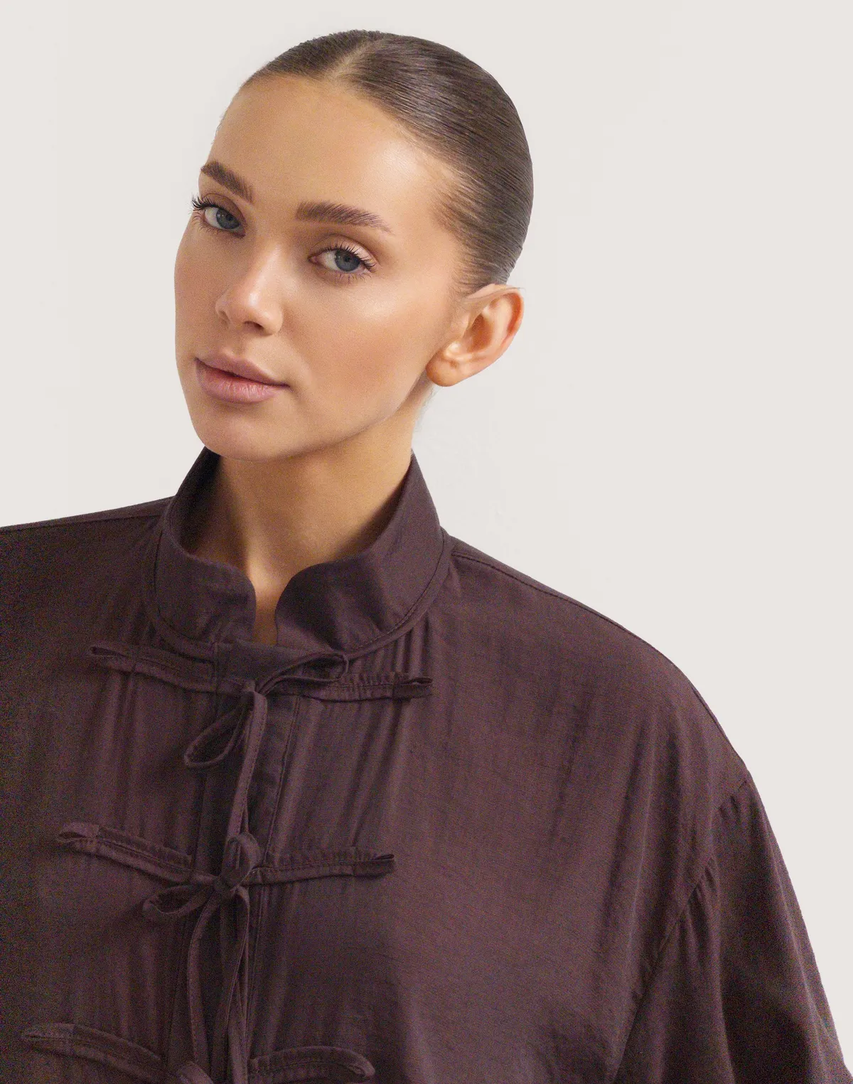 Комплект літній сорочка в азійському стилі та штани на затяжках знизу, шоколадні - Фото 5