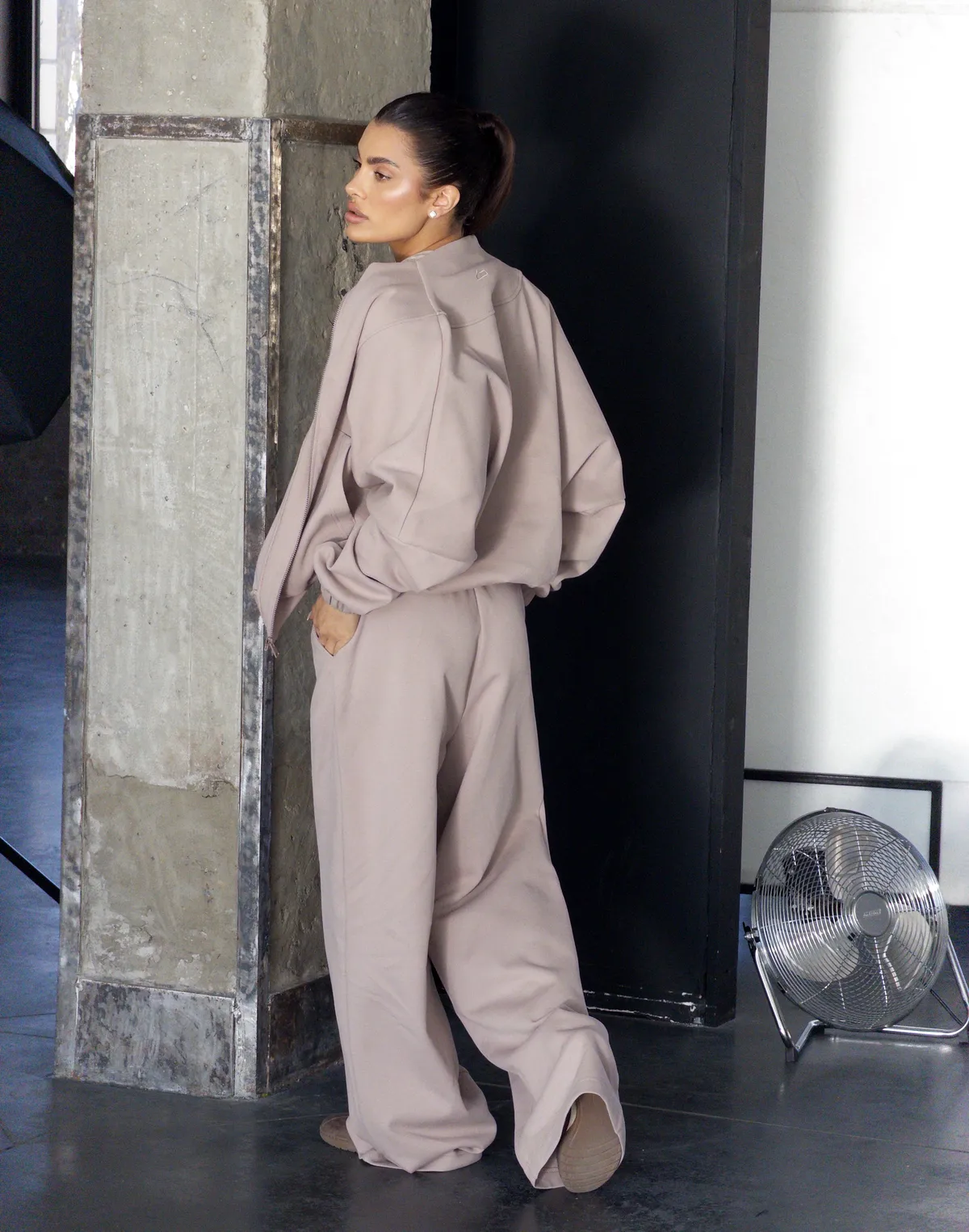 Комплект кофта на блискавці та штани прямого крою зі шнурком, бежеві - Фото 2