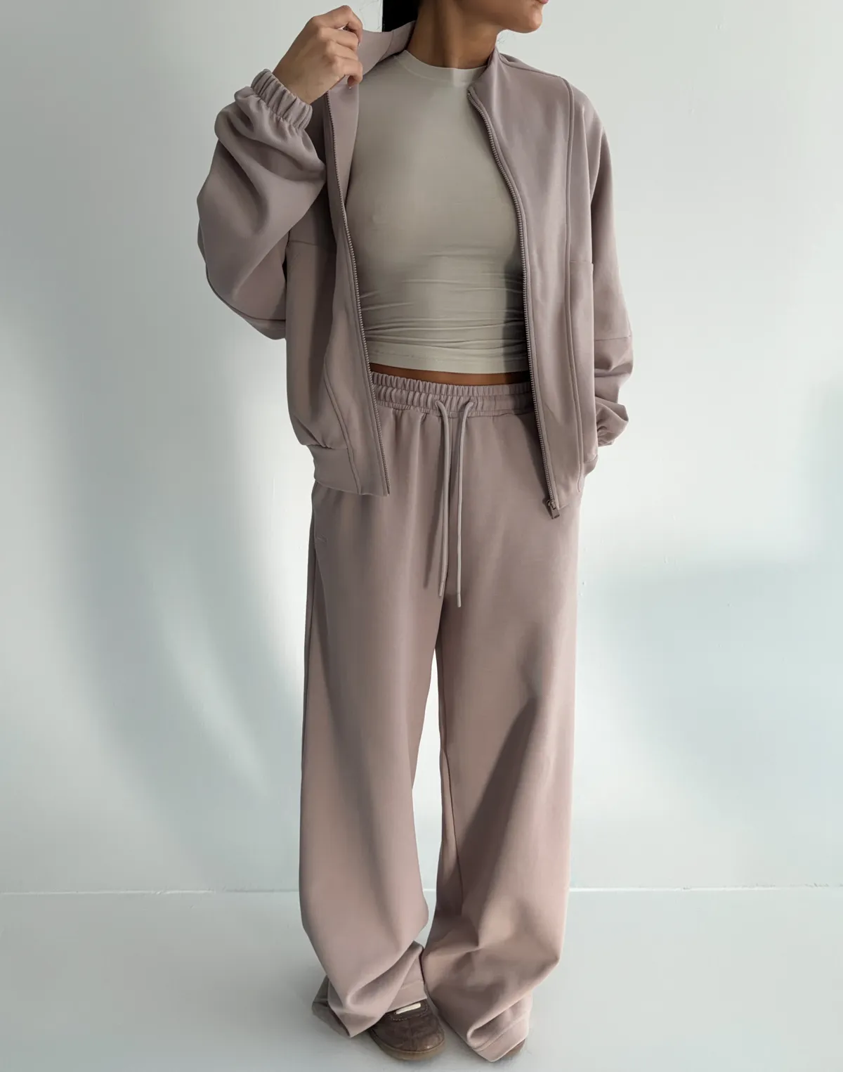 Комплект кофта на блискавці та штани прямого крою зі шнурком, бежеві - Фото 4