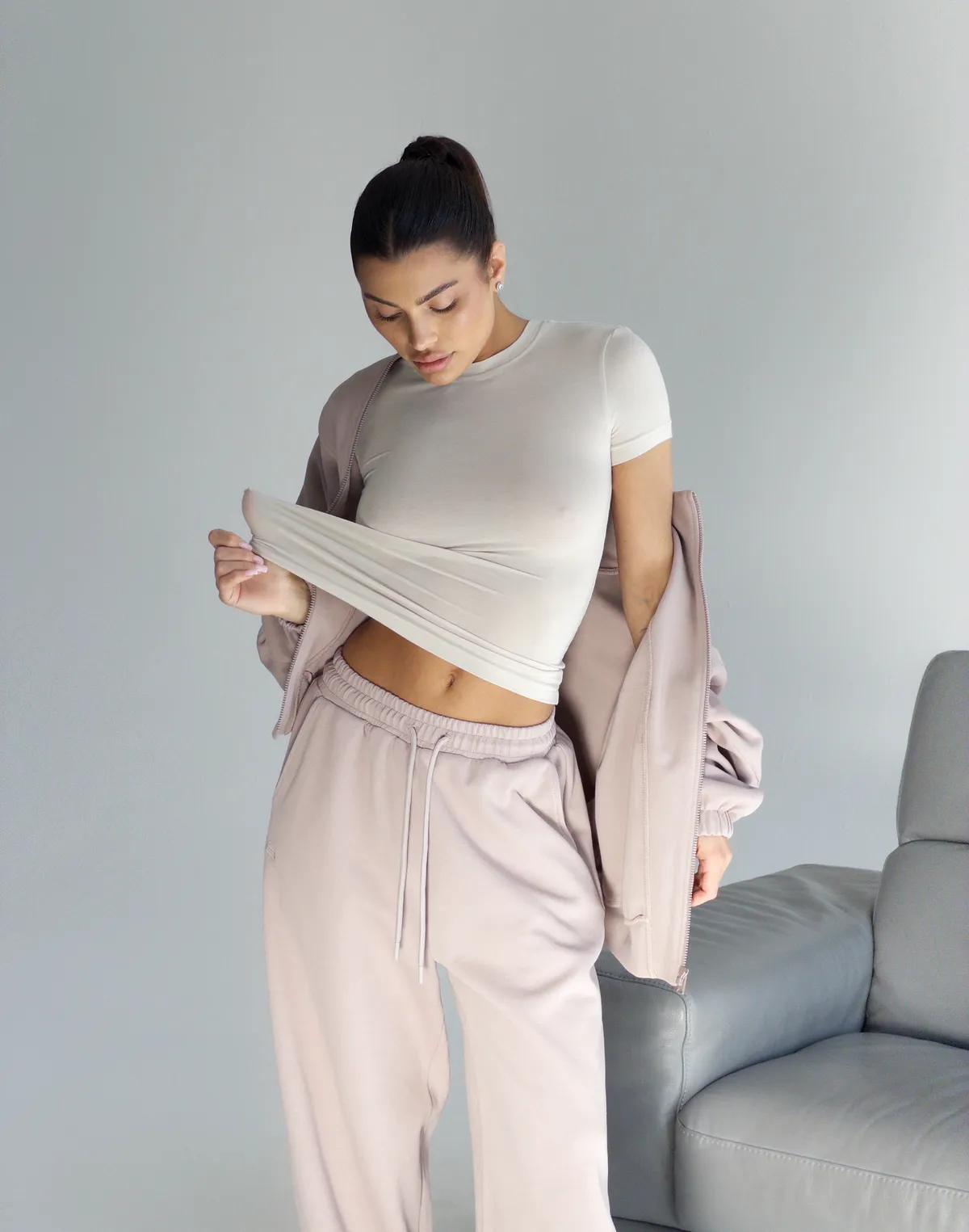 Комплект кофта на блискавці та штани прямого крою зі шнурком, бежеві - Фото 3