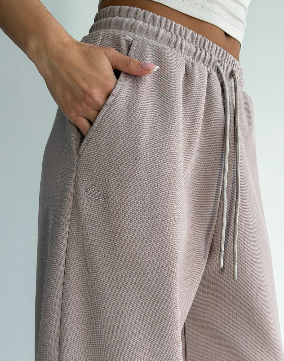 Штани прямого крою спортивні зі шнурком, бежеві - Фото 6