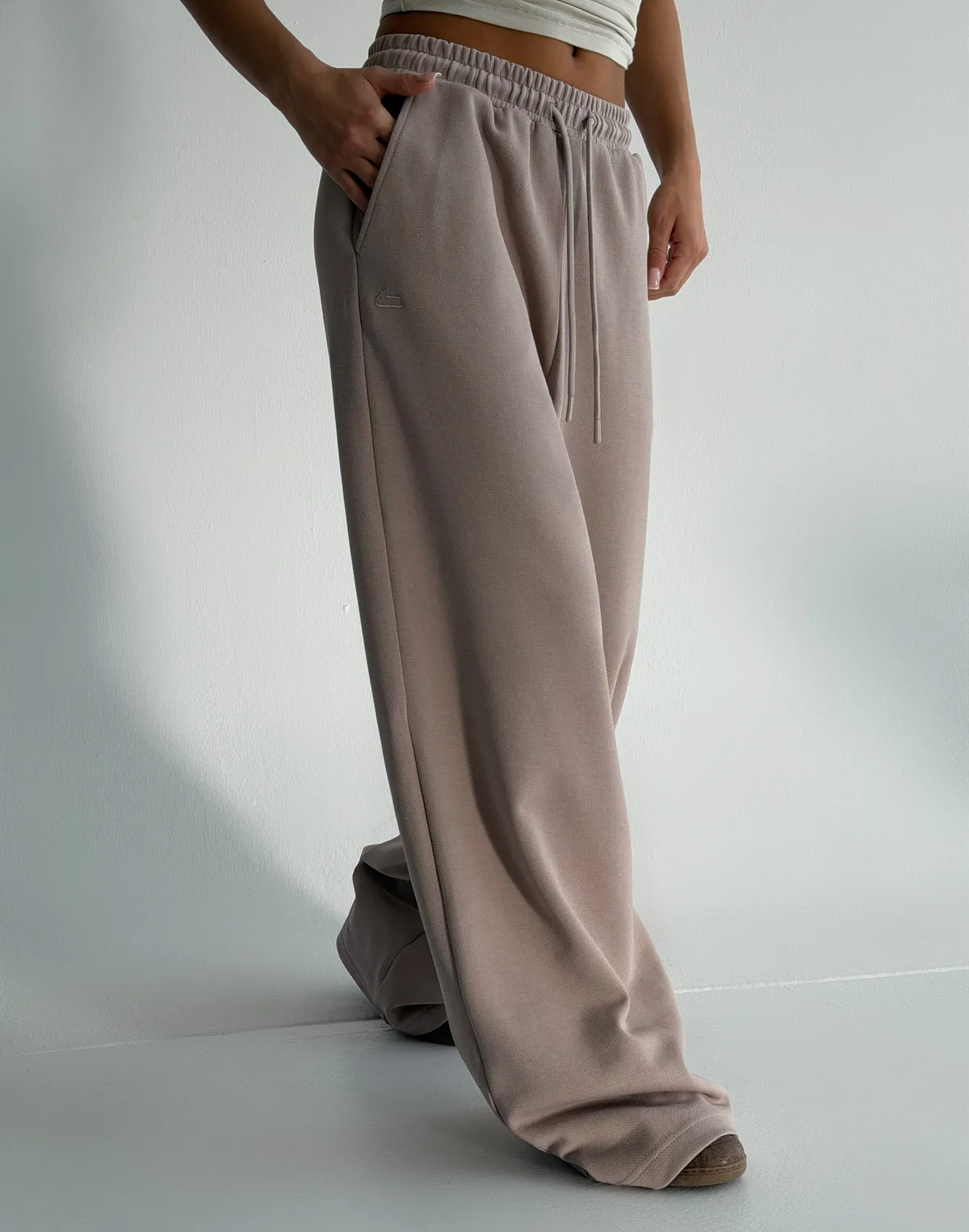 Штани прямого крою спортивні зі шнурком, бежеві - Фото 5