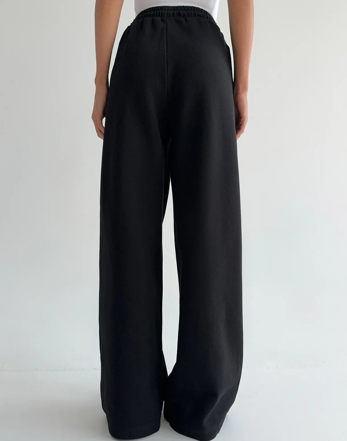 Штани прямого крою спортивні зі шнурком, чорні - Фото 2