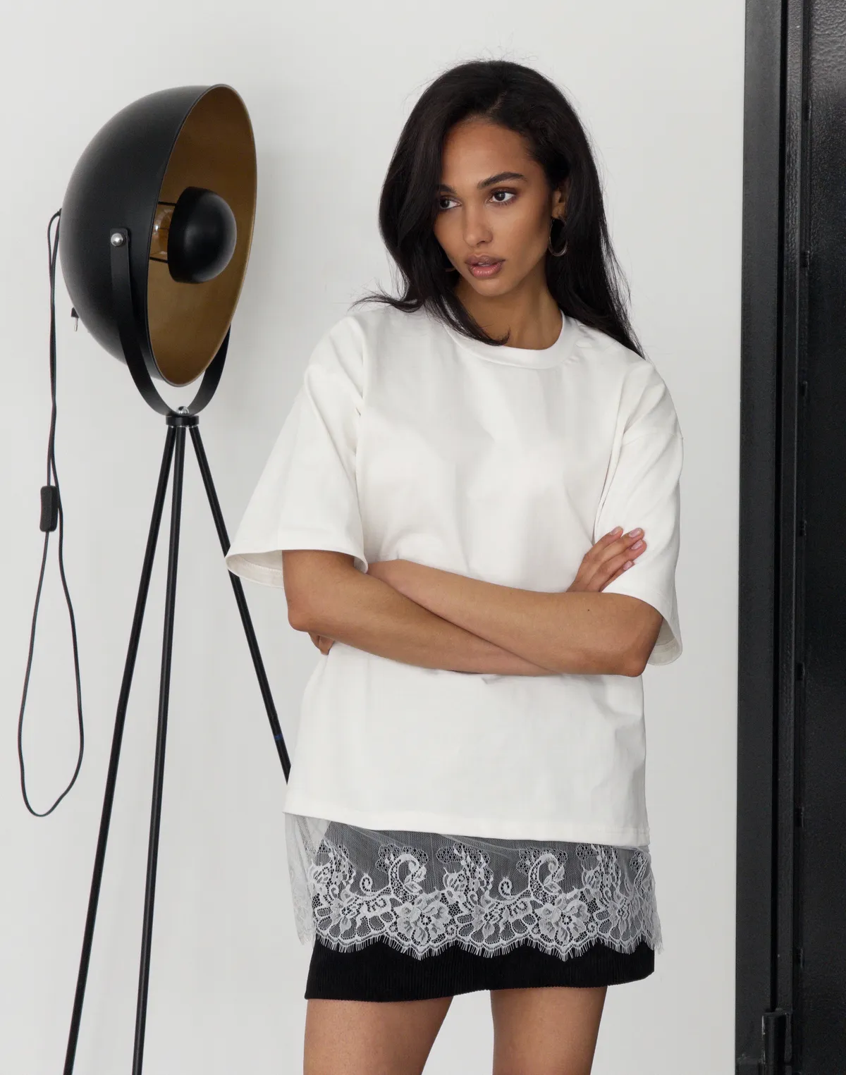 Футболка оверсайз з щільної бавовни з мереживом шантільє, шампань - Фото 4