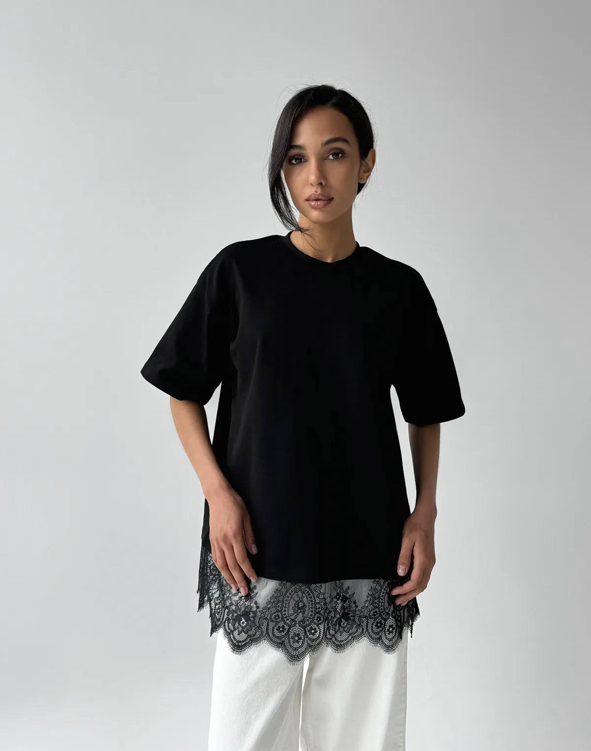 Футболка оверсайз з щільної бавовни з мереживом шантільє, чорна - Фото 3